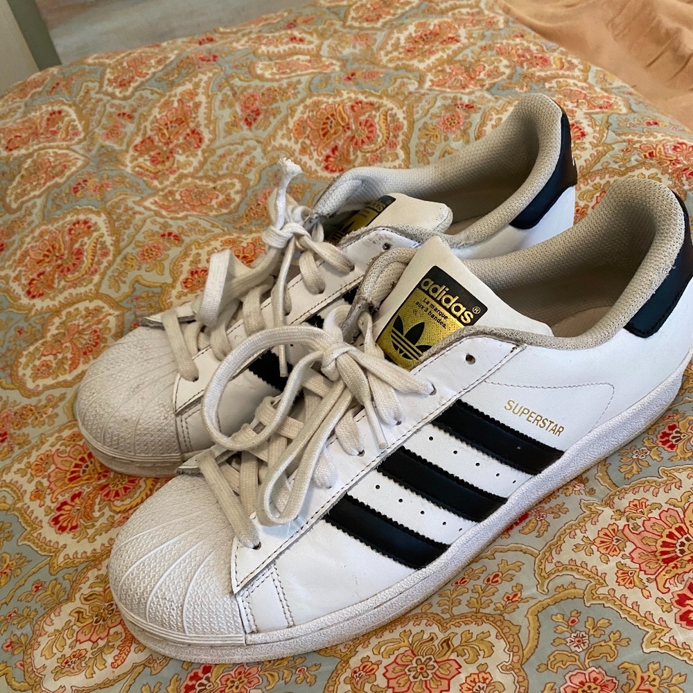 Adidas Superstar sneakers men’s 10/women’s 12